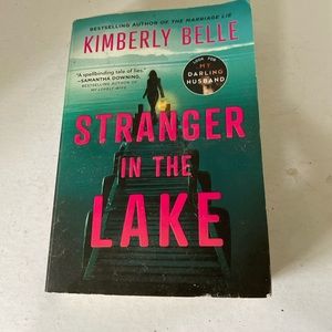 Stranger in the Lake by Kimberly Belle (2021, US-Tall Rack Paperback)